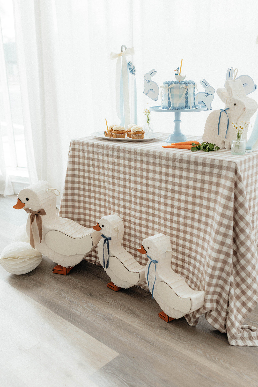 Small spring time duck piñata