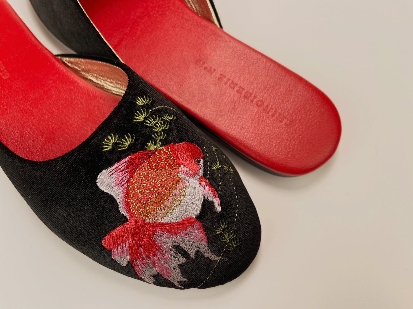 Embroidered goldfish in black velvet mules slippers