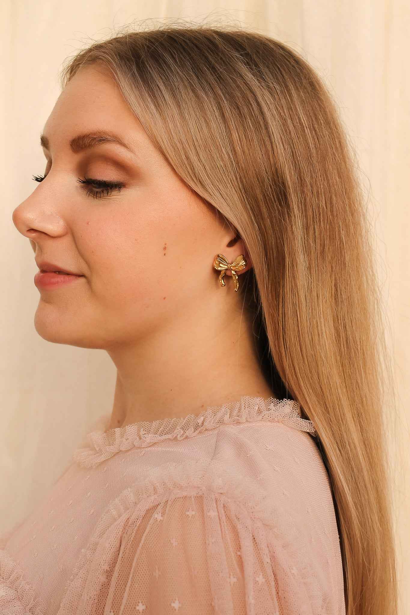 Millie Bow Stud