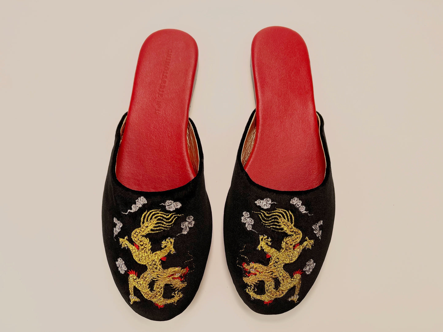 Embroidered dragon in black velvet mules slippers