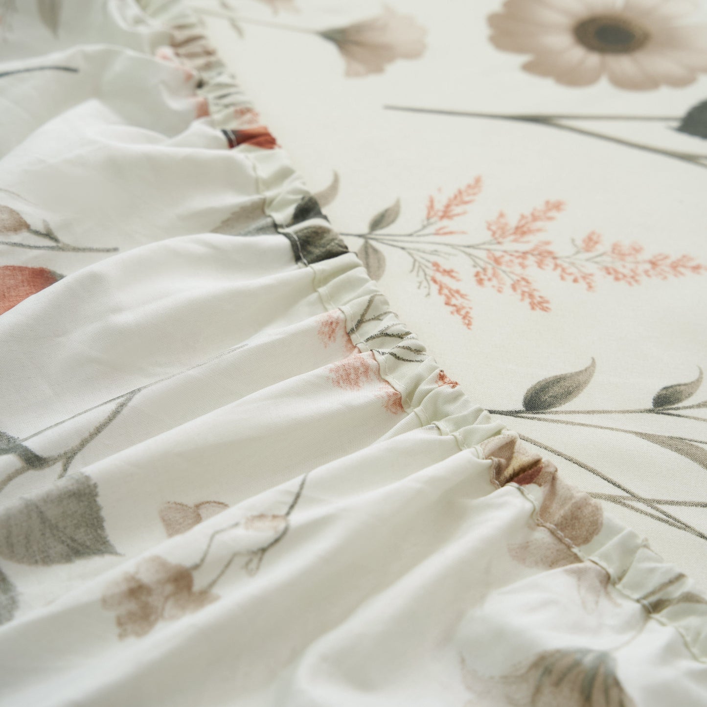 DaDalogy Enchanted Meadow Bed in a bag Set - Victoria Garden Delicate Floral Symphony in Beige, Rose, and Soft Green, Luxuriously Soft Quilted Set