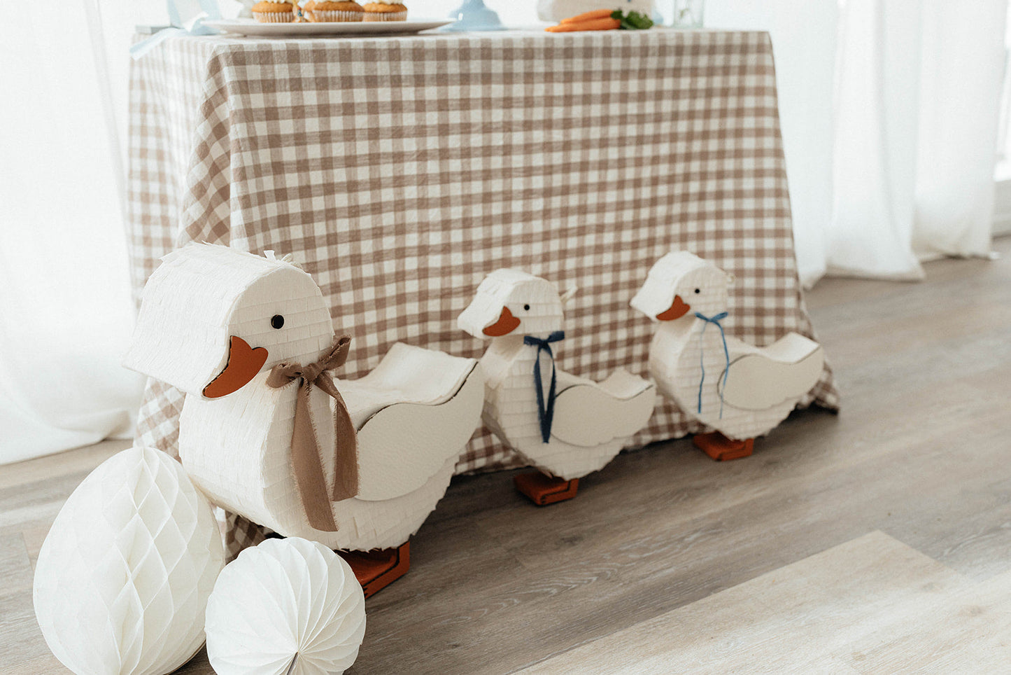 Small spring time duck piñata