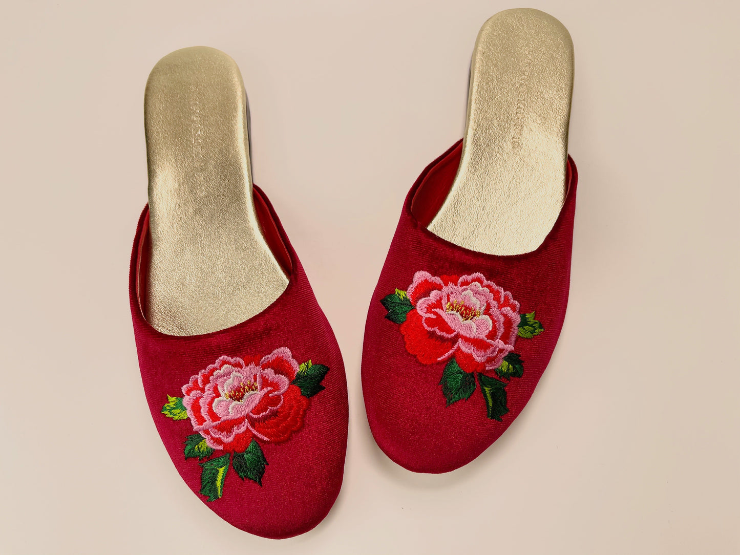 Embroidered peony in red wine mules slippers