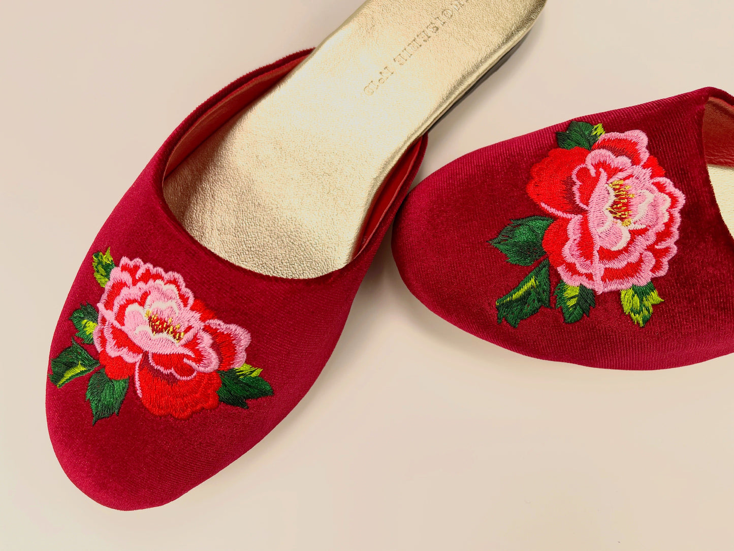Embroidered peony in red wine mules slippers