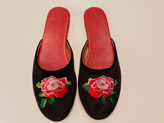 Embroidered peony in black velvet mules slippers