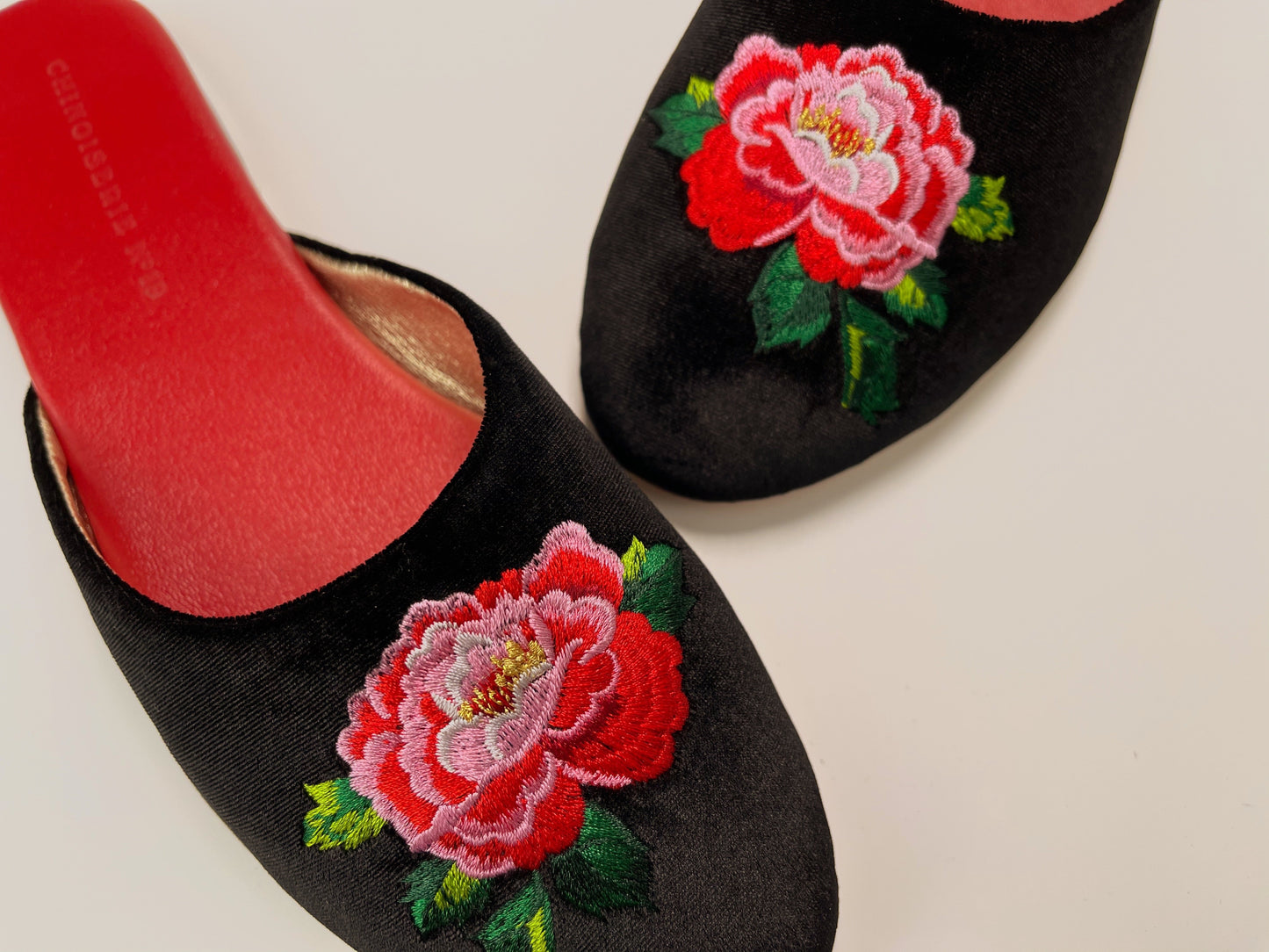 Embroidered peony in black velvet mules slippers