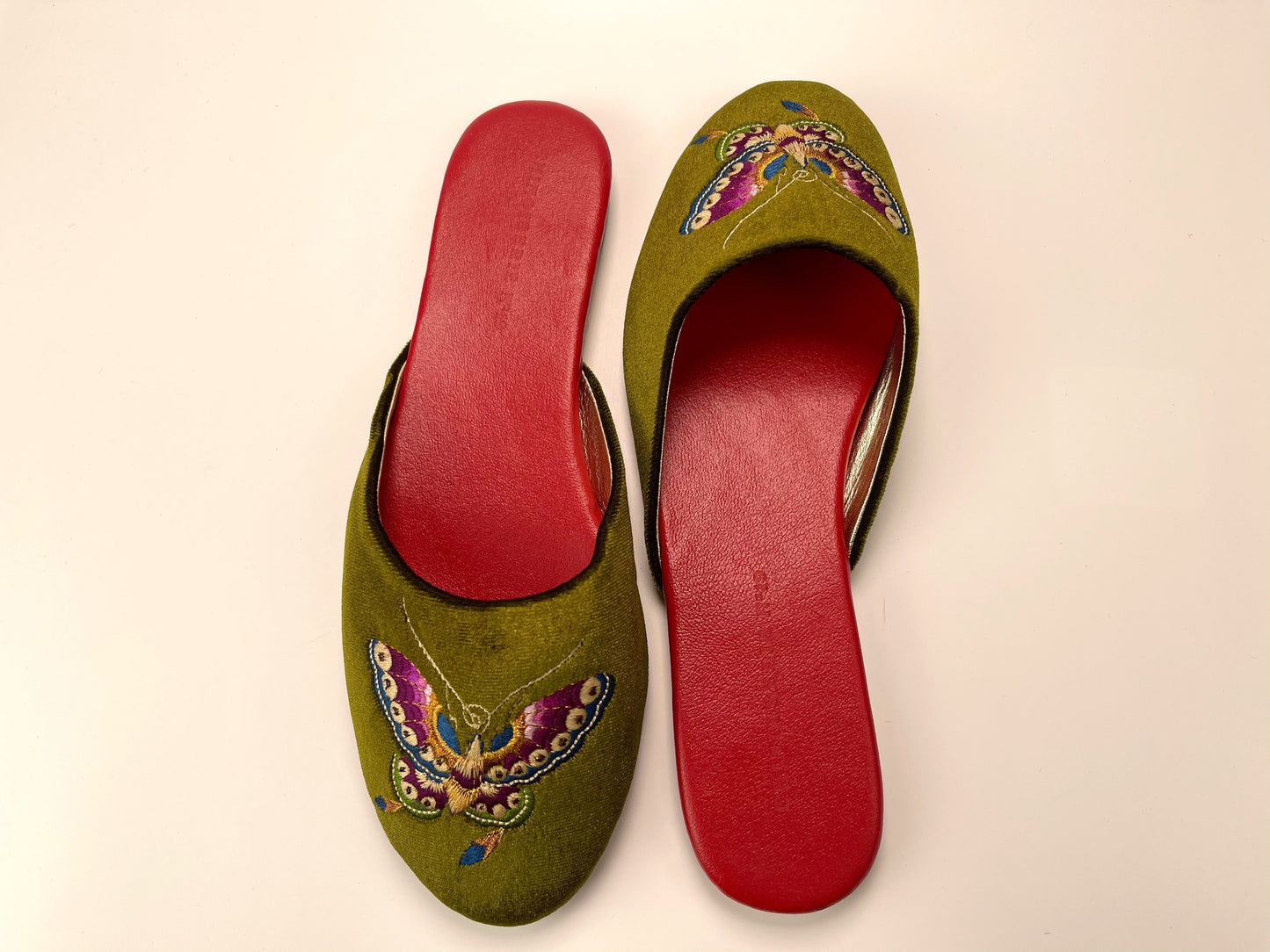 Embroidered butterfly in olive velvet mules slippers