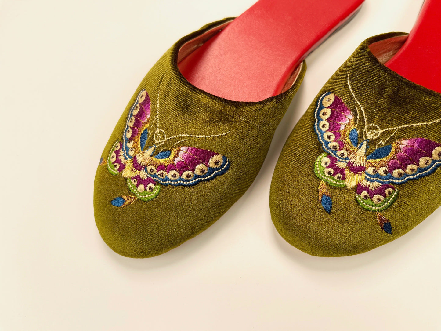 Embroidered butterfly in olive velvet mules slippers