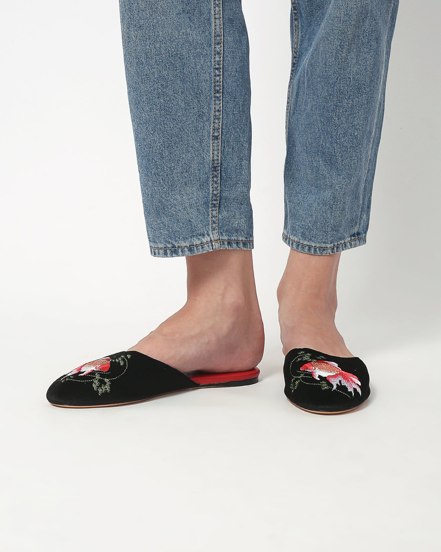Embroidered goldfish in black velvet mules slippers