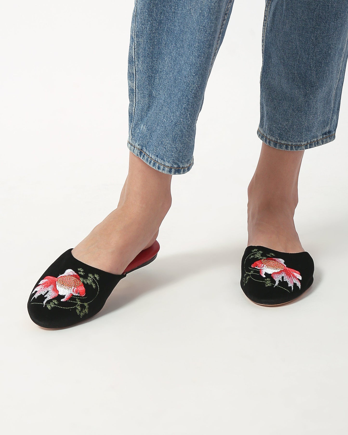 Embroidered goldfish in black velvet mules slippers