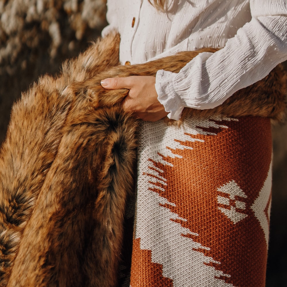Mohave Faux Fur Knitted Blanket - Muska