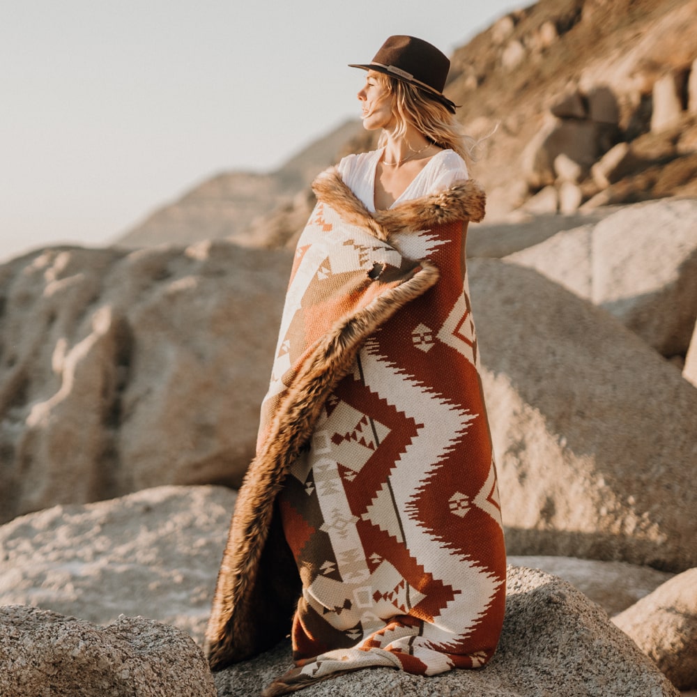 Mohave Faux Fur Knitted Blanket - Muska