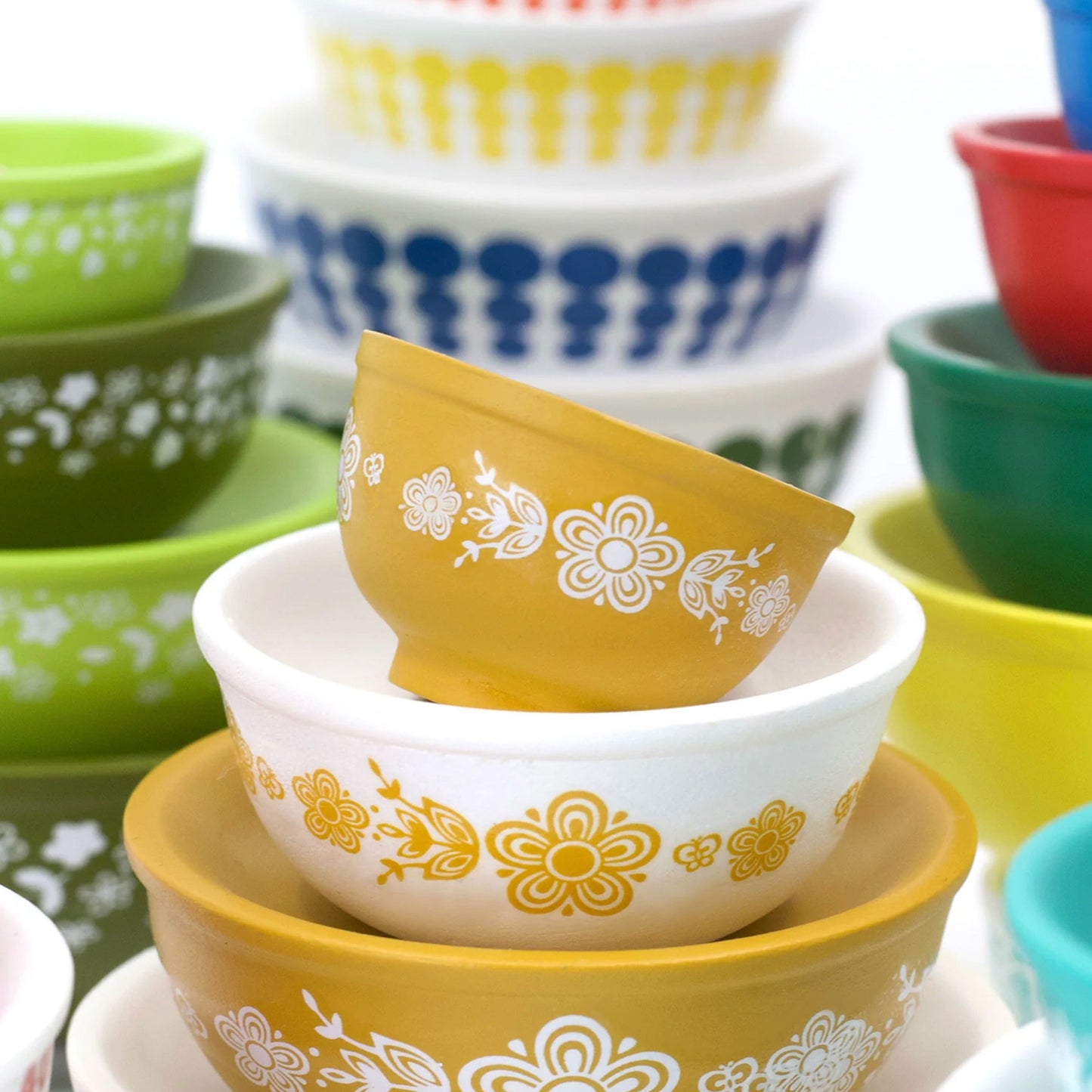 Mini Pyrex-Inspired Mixing Bowls – Retro Stackable Display Set